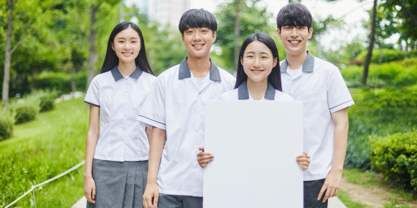 학교폭력 예방 교육 및 집단상담 프로그램 운영 학교 밖 청소년을 위한 맞춤형 정서 회복 프로그램 및 상담사 배치